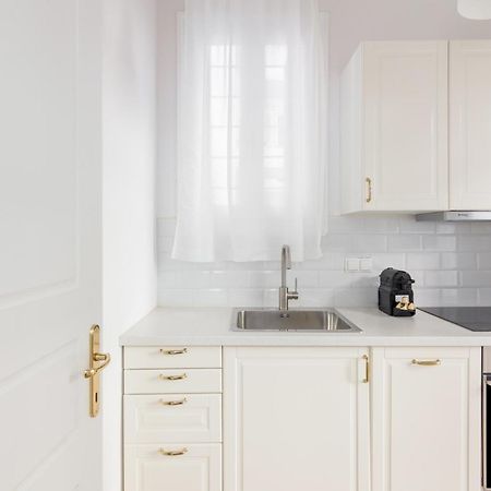 Great House W/ Private Parking Apartment เอเธนส์ ภายนอก รูปภาพ