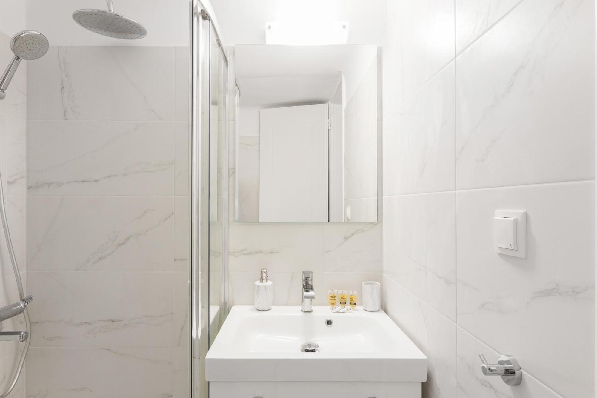 Great House W/ Private Parking Apartment เอเธนส์ ภายนอก รูปภาพ