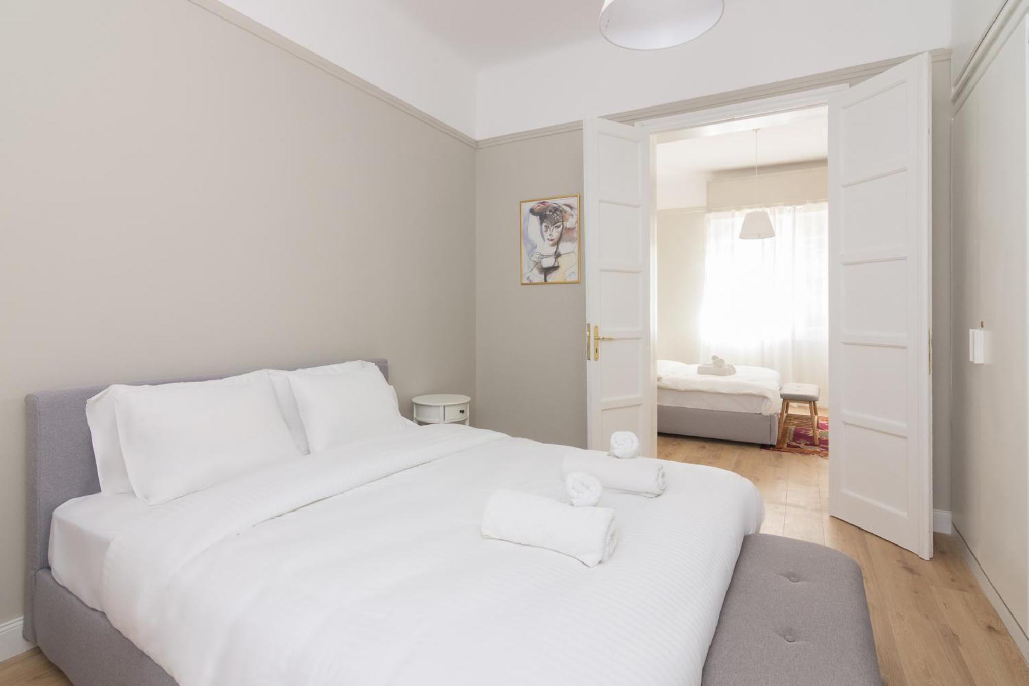 Great House W/ Private Parking Apartment เอเธนส์ ภายนอก รูปภาพ