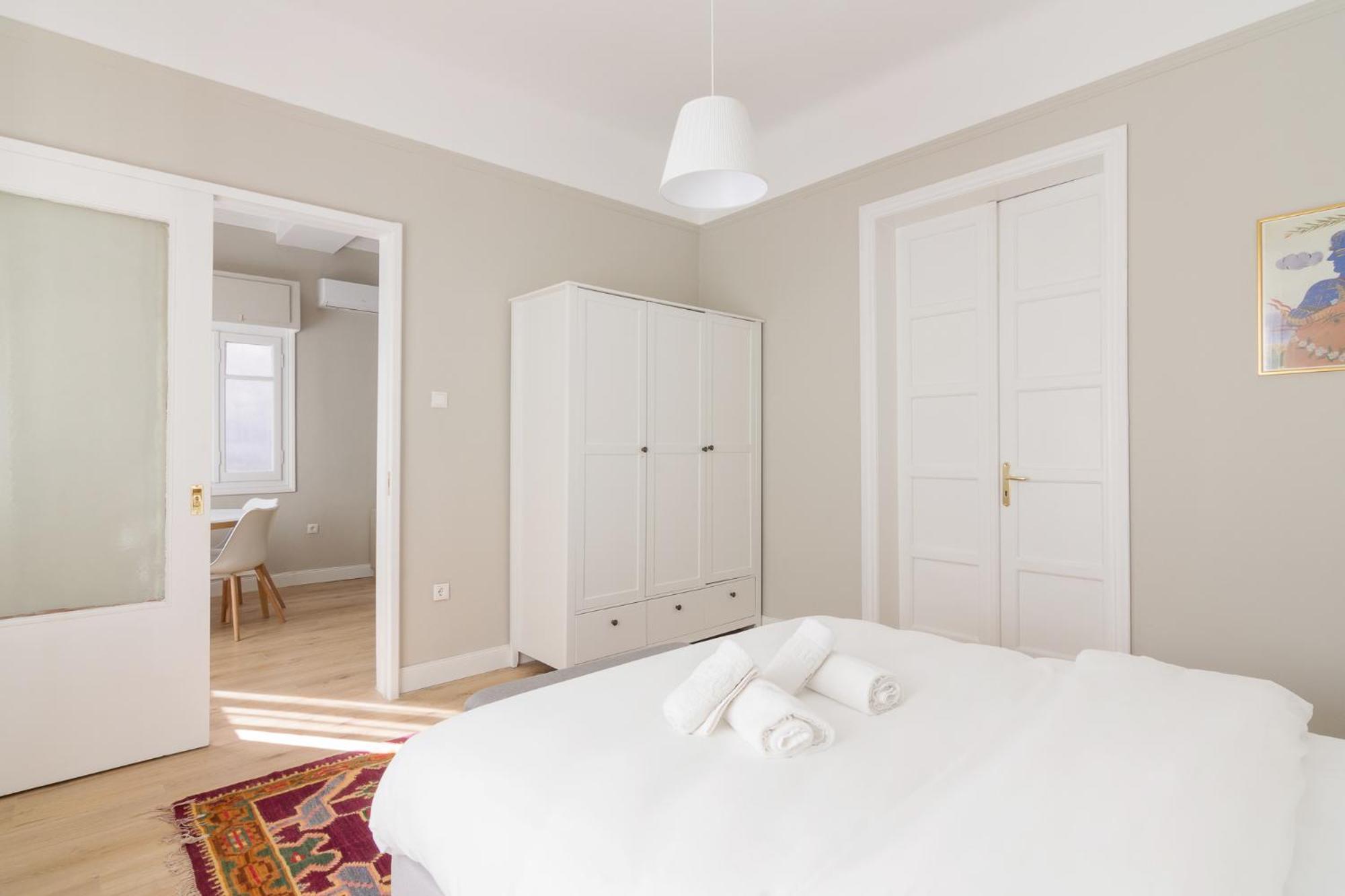 Great House W/ Private Parking Apartment เอเธนส์ ภายนอก รูปภาพ