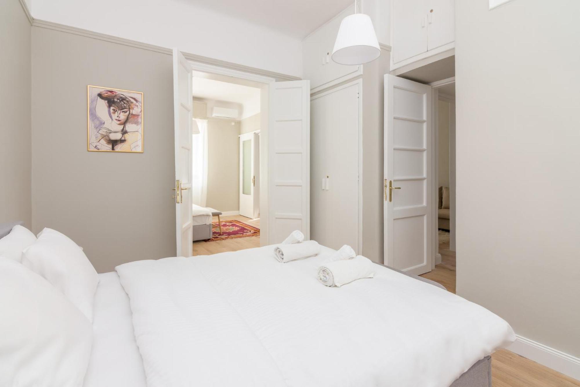 Great House W/ Private Parking Apartment เอเธนส์ ภายนอก รูปภาพ